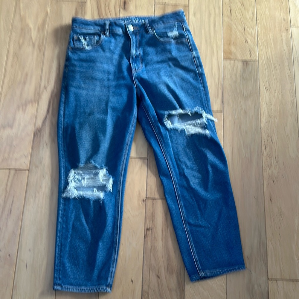 American Eagle Mom Straight Jean Distressed